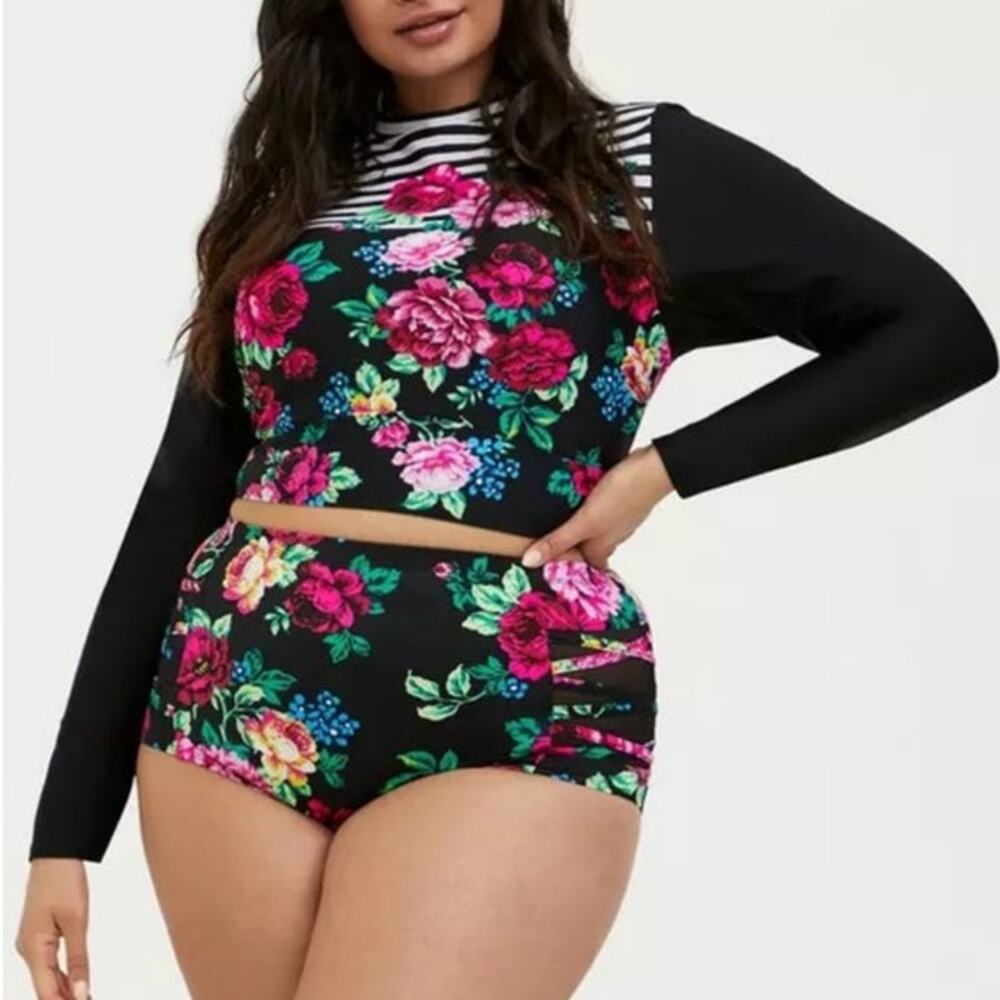 TOP‎ ONLY Torrid 2 (2X 18/20) Floral Cropped Rash Guard Swim Top Long Sleeve New - Picture 3 of 4